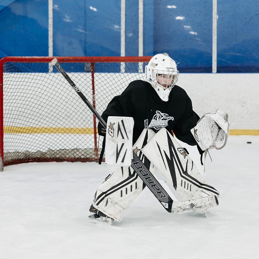 Fly past defenders with Paramount Ice ELITE Hockey power skating mastery